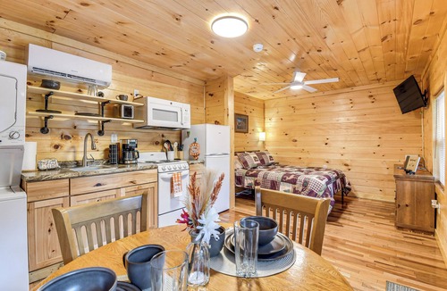 Beattyville Apartment | Hudsons Hideaway Cabin on Creek in Beattyville!