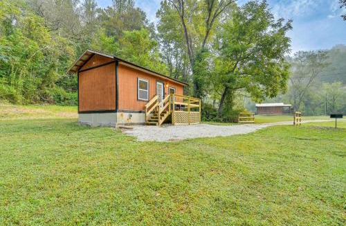 Beattyville Apartment | ‘Hudson’s Hideaway Cabin’ on Creek in Beattyville!