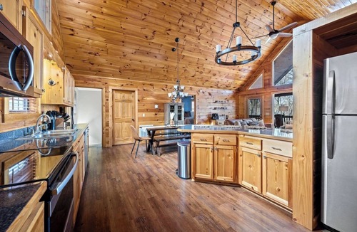 Wears Valley Cabin | Huge GameRoom, Parking, Pool Table, Hot Tub, Fishing Pond, POOL, Fishing Pond!