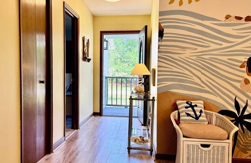 Myrtle Grove Cottage | Huge Pine Yard Retreat King Bed Near Beaches & Downtown ~