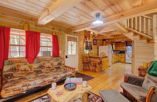 Fort Ritner Cabin | Hummingbird Lodge | Peaceful 2BR Woodland Stay