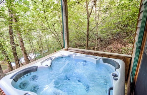 Young Harris Cabin | Hunker Down by the Creekbank in this Cozy Private