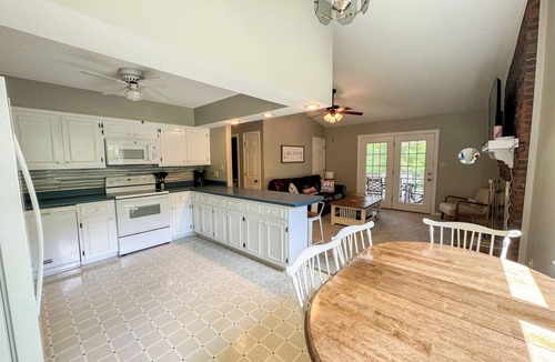 Semora House | Hyco Hills Hideaway- private location, close to VIR, fast wi-fi, HOT TUB