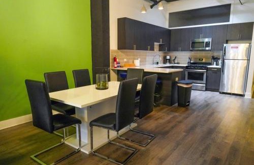 Near South Side Apartment | Ideal 3BR Business or Leisure Rental in Chicago Fully Stocked Kitchen & Fast Internet with Optional Parking Near Soldier Field, Grant Park & McCormick Place