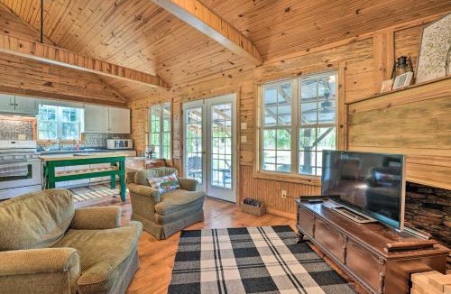 Fruitvale House | Idyllic Cabin w/Fire Pit, Kayak On-Site!