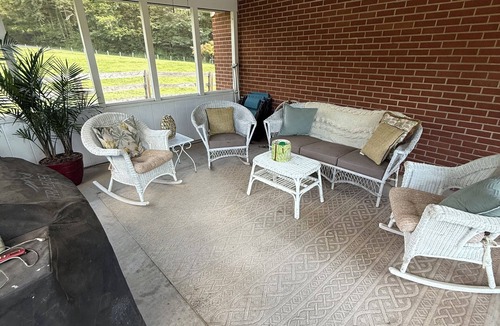 Newport House | Idyllic Horse Farm Minutes to VT