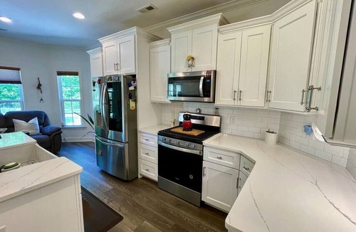 High Point House | Immaculate 4 Bedroom with Pool Table