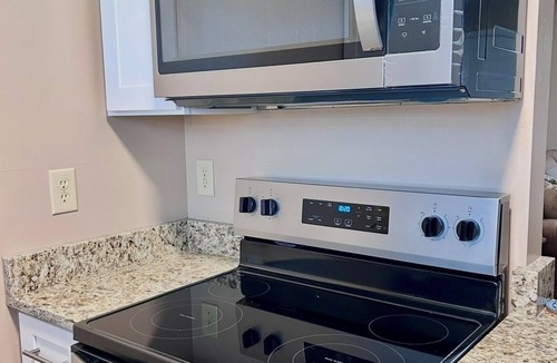 Crossville Apartment | In-Town Gem Huge Yard Near Golf, Food & attractions