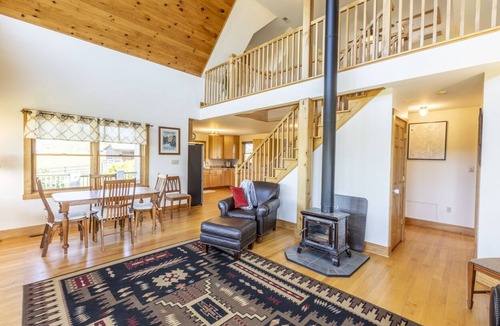 Etlan House | Incredible Old Rag and Shenandoah Panoramas from this Lovely, Peaceful Retreat