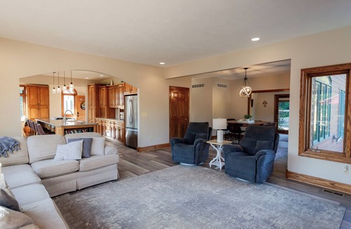 Linn Grove House | Indoor Gymnasium, Seasonal Pool, 7 Bedroom, Sleeps 28