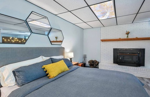 Leicester Apartment | Indulge in the comfort and tranquility of this newly remodeled garden studio!