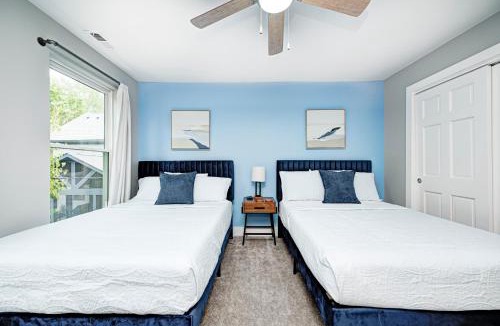 Fountain Square House | Indy Getaway - 5BR - Sleeps 16 - Arcade games - Perfect for families and groups