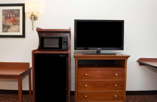 Strabane Hotel | Inviting Space Great for Relaxation Near Southpointe Town Center - 5.7 miles