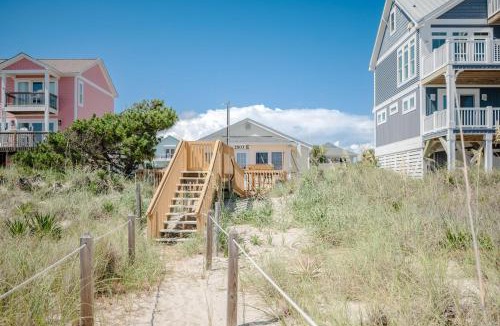 Long Beach House | Ivy Cottage by Oak Island Accommodations