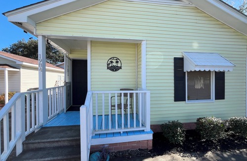Garden City Cottage | Jacana Cabana: golf cart included with no pet fee!