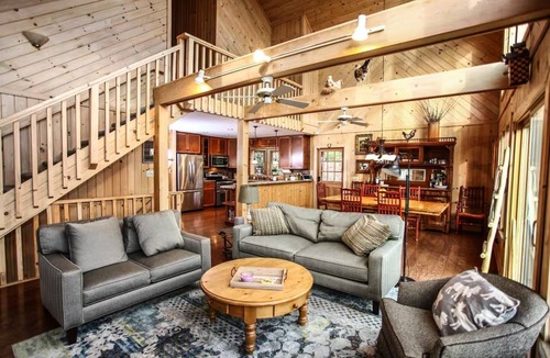 Tate Cabin | Jasper Gem: 4 bedroom Cabin, Cozy Dual Fire Features, Views & Resort Perks!