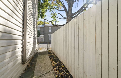 Madison House | Jefferson Off Main: *4 Beds*King Beds*Walk to Main* 3 Full Bath