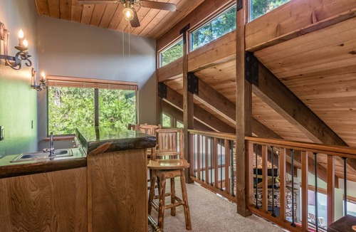 Fish Camp Cabin | Johnson's Firefall Lodge - 2 miles from Yosemite National Park!