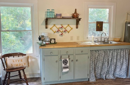 Milton Cottage | Juniper Creek Cottage- on 10 acres with a creek!