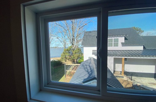 Gilbert Cottage | Kate's Cottage - charming 1-bedroom in Gilbert - lake front/dock access