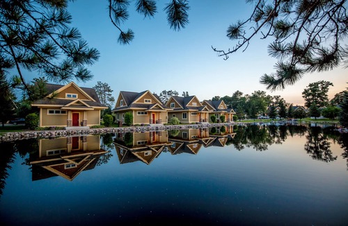 East Gull Lake Hotel | Kavanaugh's Sylvan Lake Resort