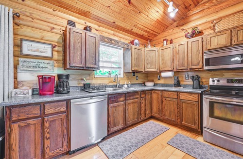 Sloans Valley Cabin | Kentucky Group Getaway w/Dock + Lake Access