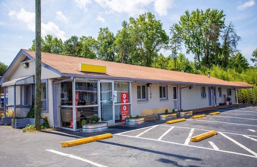 Kernersville Apartment | Kernersville NC|Queen Bed