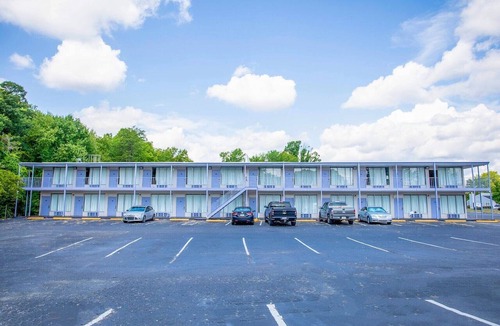 Kernersville Apartment | Kernersville NC | king bed|Smk