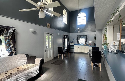 Clanton Hotel | Key West Inn - Clanton