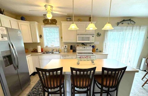 Kelleys Island House | KI Cape Cod - 4 Bedrooms/2 Bathrooms