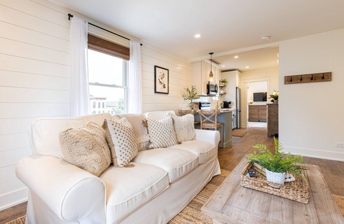 West Dundee Apartment | Kildahl House - Boutique Farmhouse Suite #4