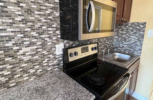 Wilmington Apartment | King Bed|Mobil Acc|Tub|Nsmk|Kitchen