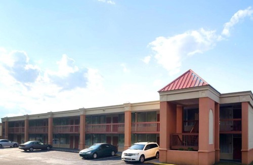Harriman Apartment | King Bed | Non Smoking | Harriman