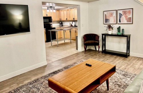 Candler House | King Bed Retreat Private Patio Near Downtown