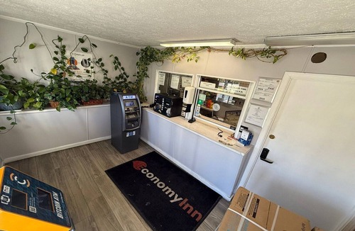 Danville Apartment | King Bed|Smoking|Danville VA