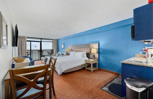 Myrtle Beach Hotel | King Oceanfront Studio Amazing Beach Views