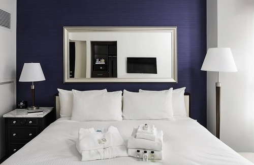 Capitol Hill Hotel | King Size Unit | Valet Parking | Gym Access | Near The Capitol