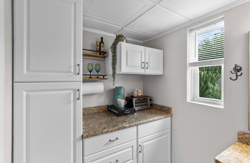 Airlie Condo | King Suite w/Water Views and Pool! Minnow Suite