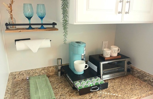 Airlie Condo | King Suite w/Water Views and Pool! Minnow Suite