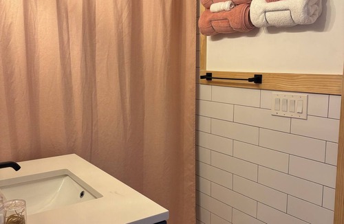 Chestnut Hill Apartment | Kinky ADULTS ONLY studio in vibrant Nashville