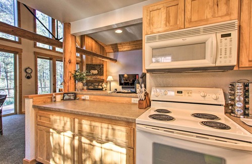 Klamath Falls Cabin | Klamath Falls Cabin Retreat w/Deck & Grill!