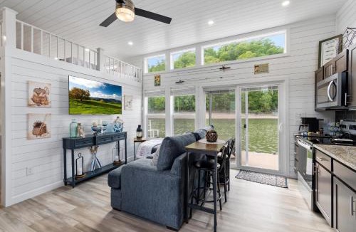 Nancy House | Knot Workin - Floating House on Lake Cumberland
