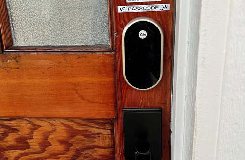 Knoxville Apartment | KNOX Downtown~ Cheerful Tiny House!