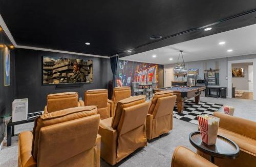 Knoxville House | KnoxHaven 5 Min UTHot TubFirepitTheaterGames