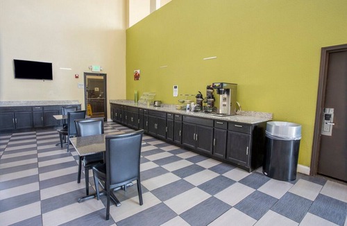 Cedar Bluff Apartment | Knoxville TN | king bed