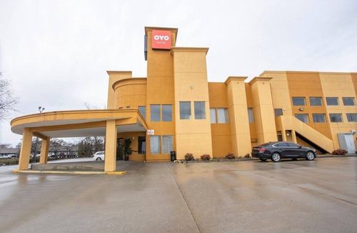 Cedar Bluff Apartment | Knoxville TN | king bed
