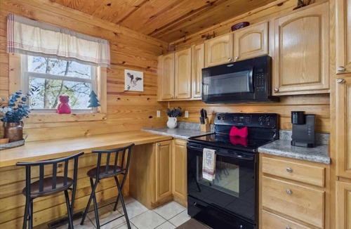 Smoky Mountains Cabin | KunTree Cabin by Beyond Expectations: 3BR Cabin w/Hot Tub, Sauna & Pool Table