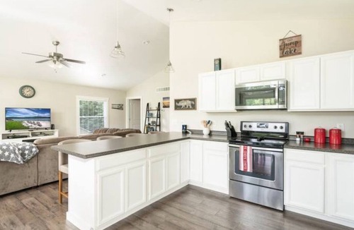 La Follette House | 🌟🔅L&D’s Lakeview retreat @ Norris 🔅🌟