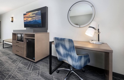 Kenilworth Hotel | La Quinta Inn & Suites by Wyndham Downtown Asheville