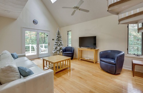 Nuttsville Cottage | Lake Access, Tranquil Acreage: Farnham Cottage